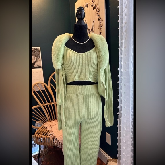 *SOLD ON MERCARI* Outfit bundle - Picture 1 of 1